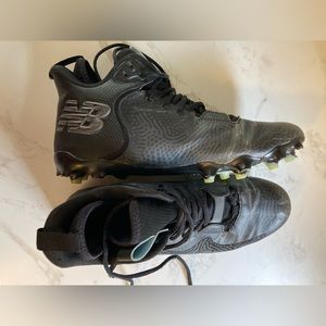 New Balance Men's Black Athletic Cleats
